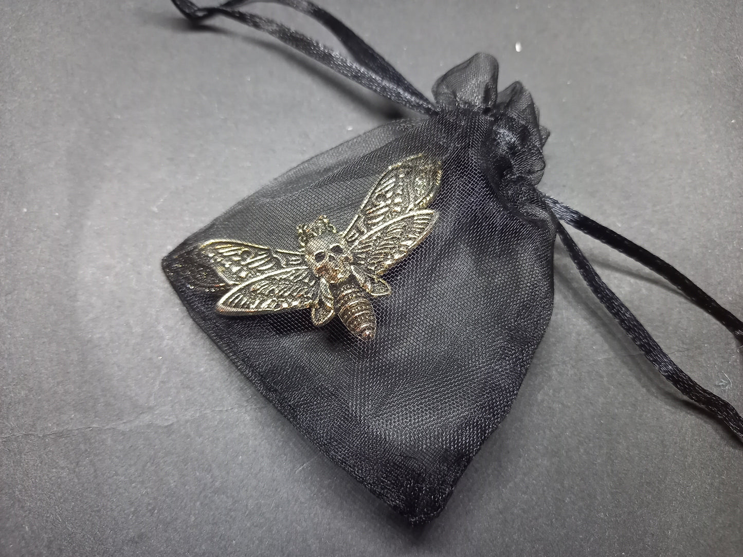 Goth Gothic Witchy Occultist Satanic Pagan "Death head moth" detail metal pin badge/brooch V1