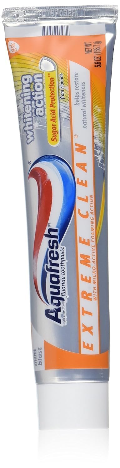 Aquafresh Extreme Clean Whitening Action Toothpaste with Fluoride โ 6 x 5.6 oz