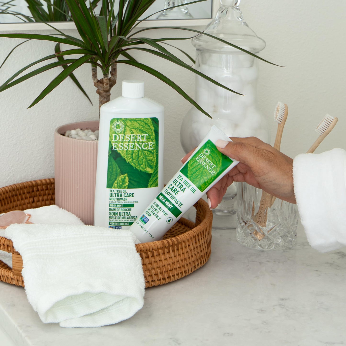 Desert Essence Tea Tree Oil Ultra Care Toothpaste - Mega Mint (6.25 oz) โ Soothe Gums, Reduce Plaque, Fresh Breath