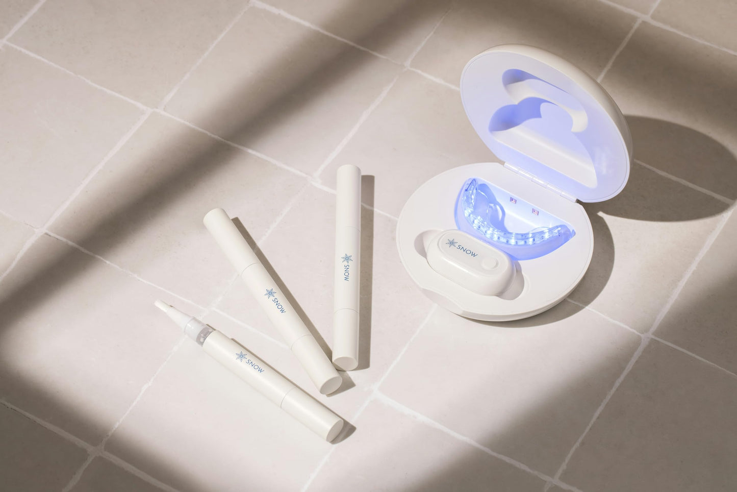 Snow Teeth Whitening Kit with LED Mouthpiece, Hydroxyapatite Serum, 3 Wands โ Wireless Whitening Kit (6 Months)