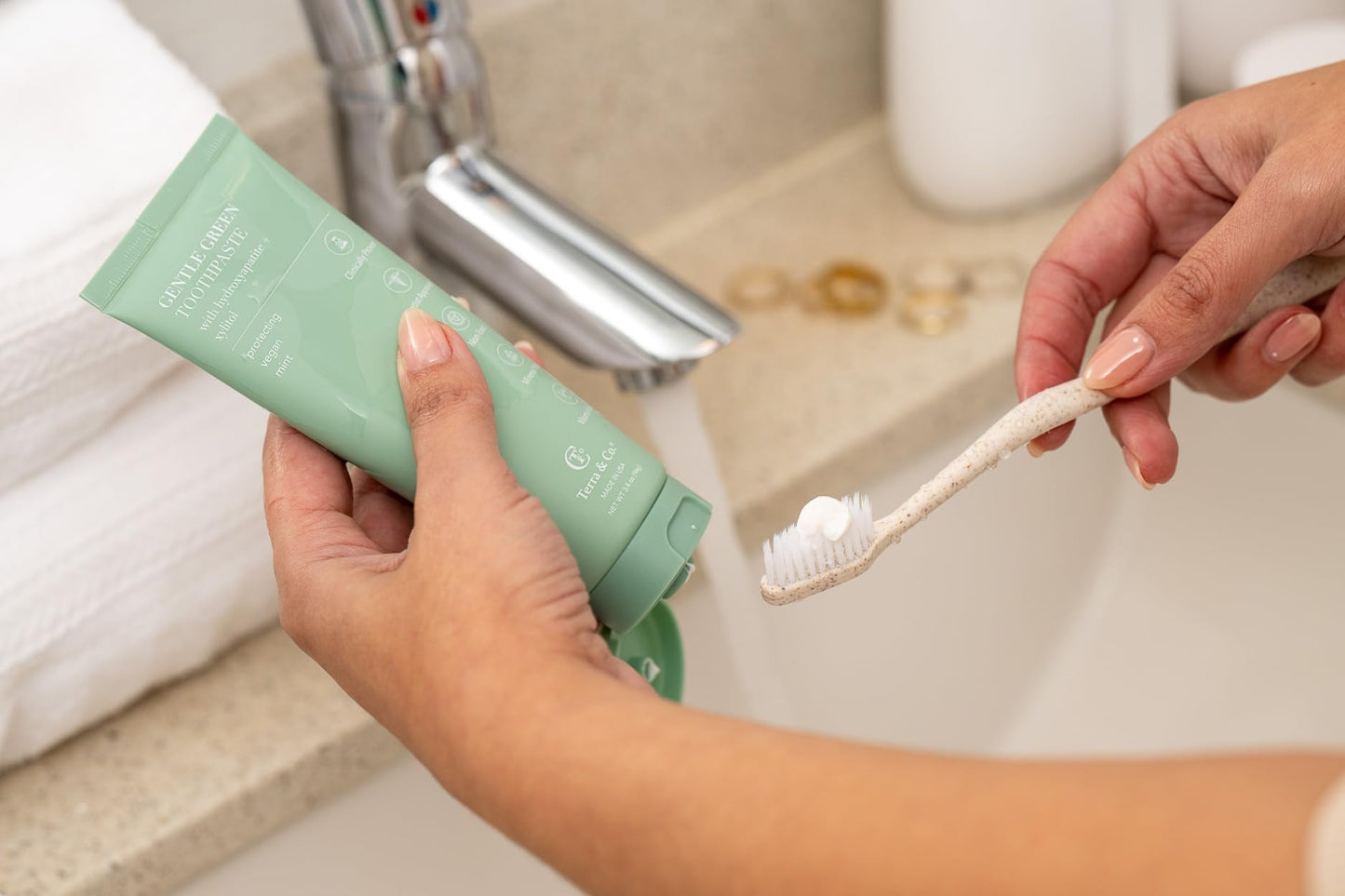 Terra & Co. Gentle Green Micro-Hydroxyapatite Toothpaste for Sensitive Teeth โ USA-Made, Fluoride-Free, Vitamin B12, Mint, 3.4 oz
