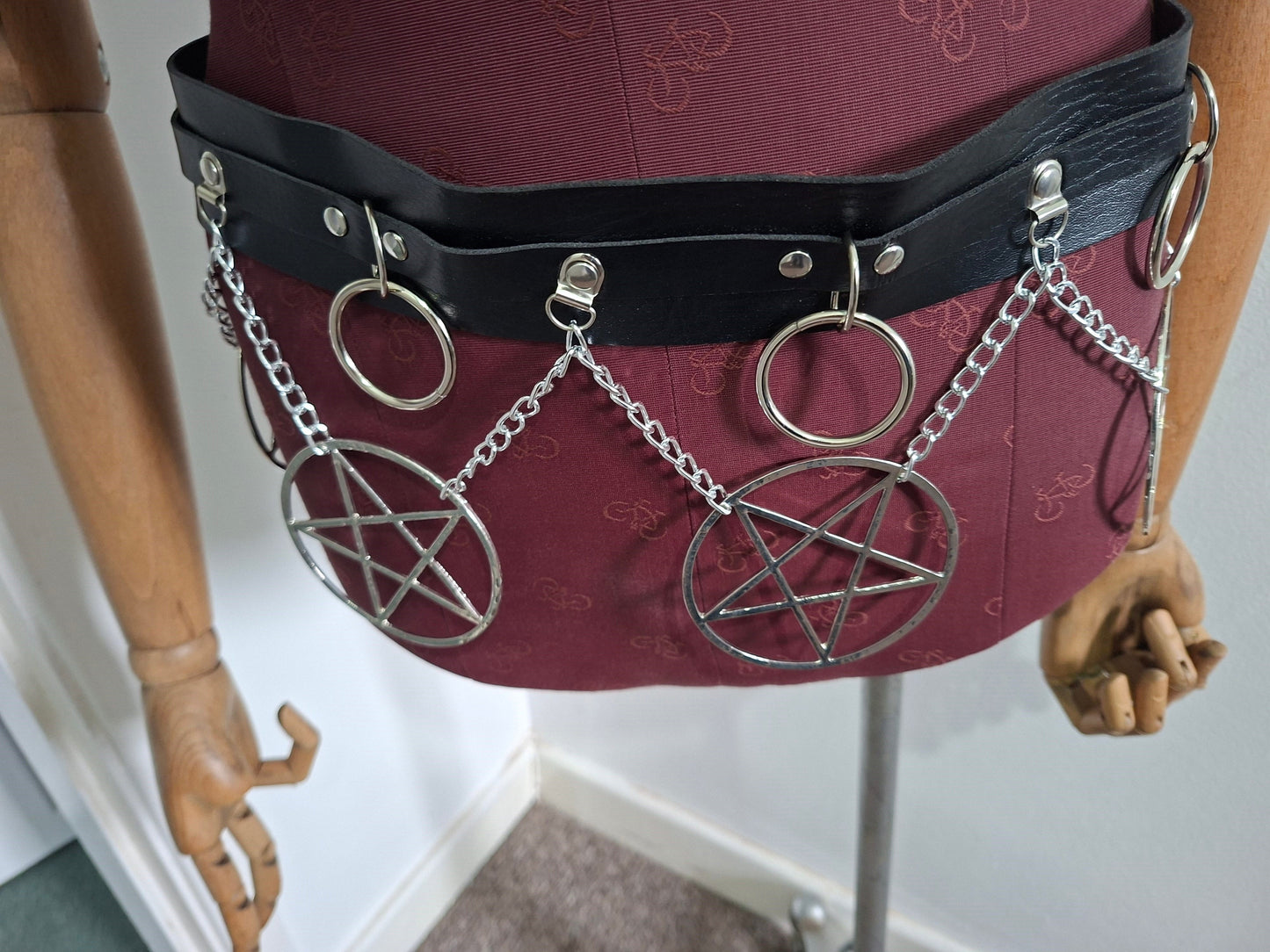 O ring and chain belt with 4 LARGE inverted pentagram :gothic killstar witchy style