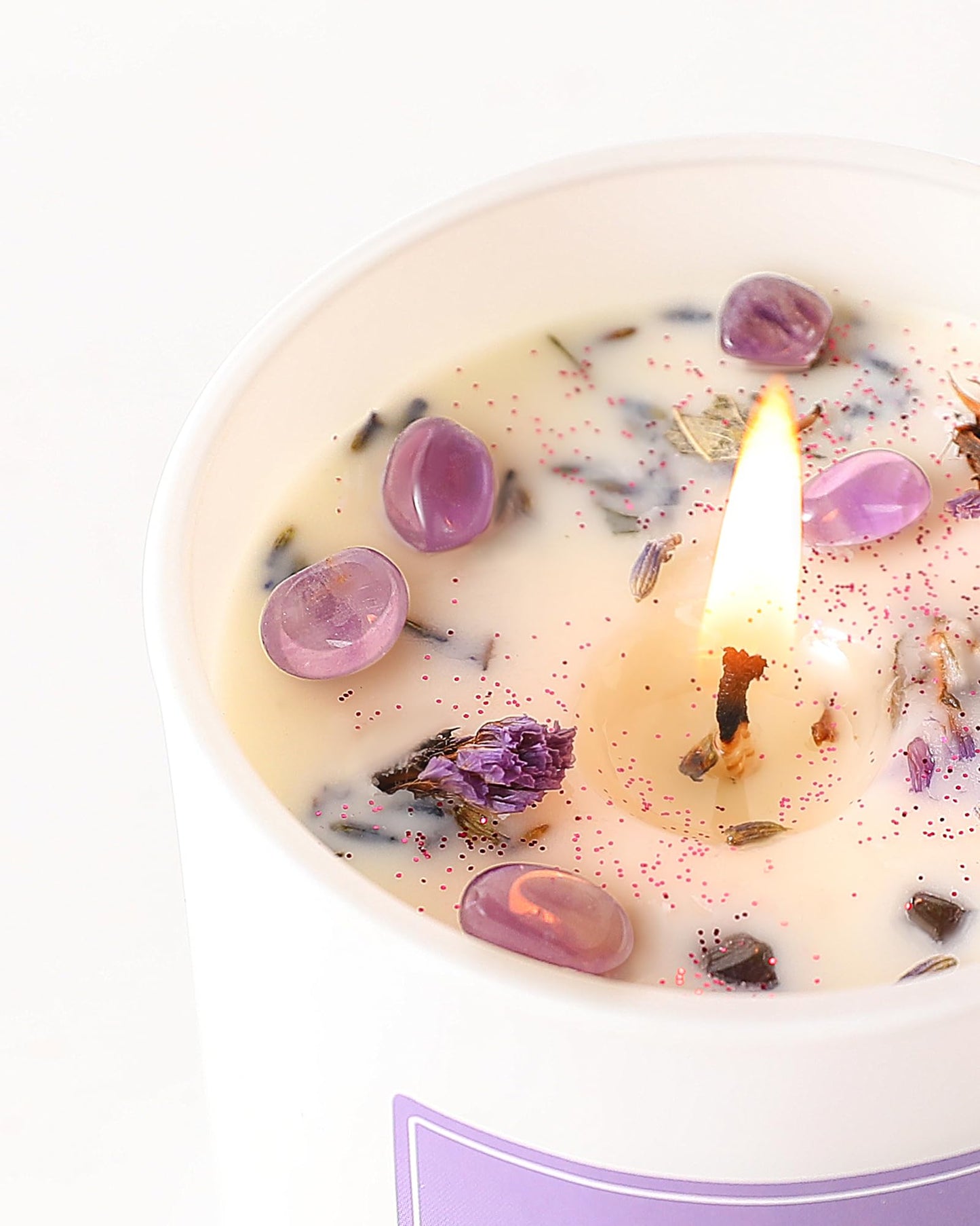 AOOVOO Lavender Scented Soy Candle for Women – Aromatherapy with Crystals, 10oz