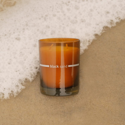 FINN & CO. Black Sand Candle – 9.5 oz Soy Wax, Amber Jar, Beach-Inspired Scent